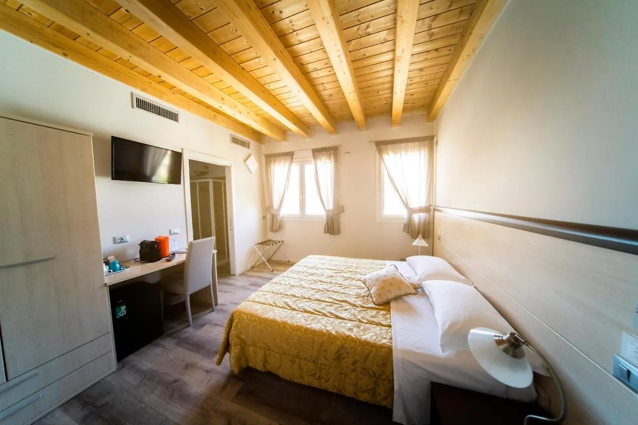 Piccolo Camere E Grill Sirmione Italy