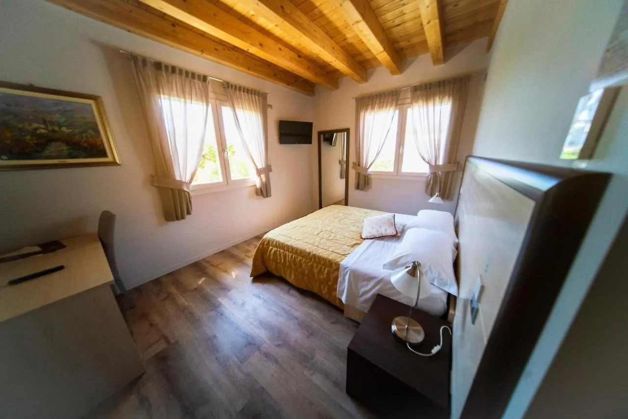 Hotel Piccolo Camere E Grill Sirmione Italy